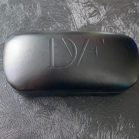 DVF WHITE & ROSE GOLD AVIATOR SUNGLASSES - Picture 5 of 5